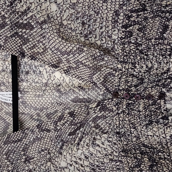 Live 4 Truth NWOT Sheer Snake skin Snakeskin Cover up Dress Top - Picture 5 of 10